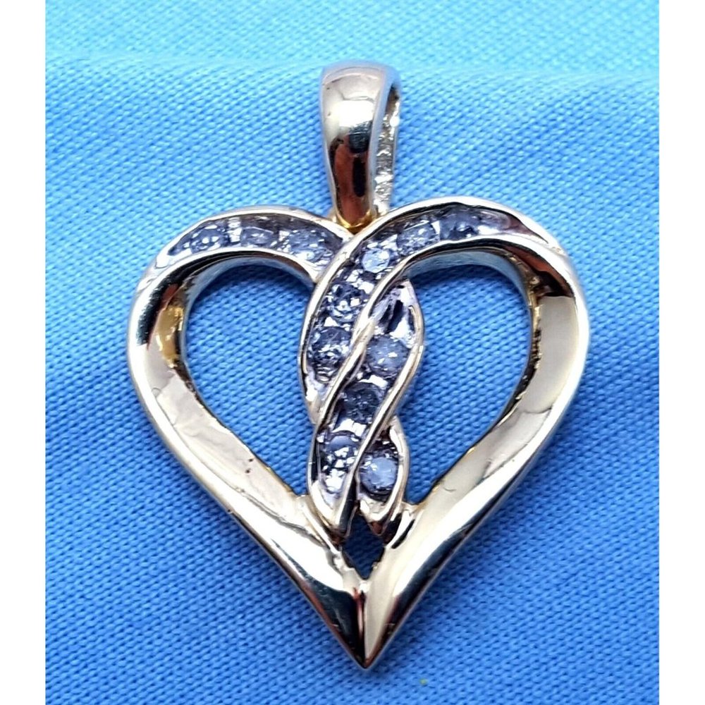 Beautiful 10K Karat Solid Yellow Gold Designer Diamond Heart Charm Pendant